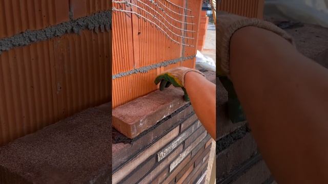 Лицевая кладка ригельного кирпича. #ригельныйкирпич #кладкаригеля