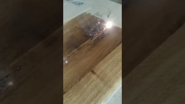 Молнии Лихтенберга под заливку смолой смотреть онлайн