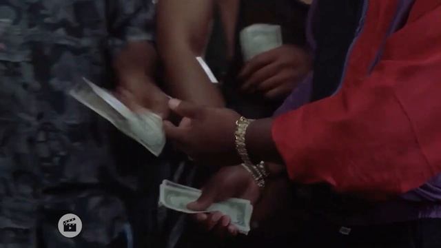 ПАЦАН с района ОБВЁЛ вокруг ПАЛЬЦА всех БАНДИТОВ города