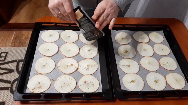 Как приготовить яблочные чипсы. Полезные чипсы. Очень хрустящие. смотреть онлайн