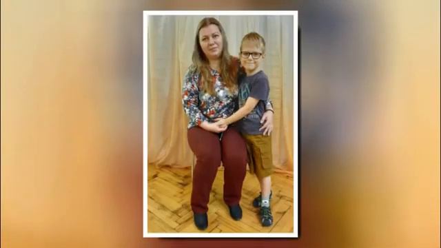 Дети рисуют портрет мамочки смотреть онлайн