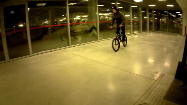 КАТАНИЕ НА БМХ