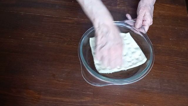 Пицца с грибами, колбасой и сосисками смотреть онлайн