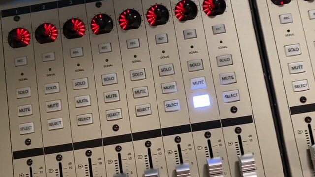 Mackie XT Pro with Mackie MCU Pro Demo смотреть онлайн