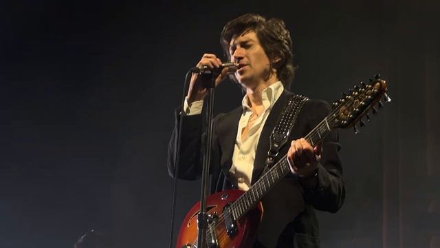 Arctic Monkeys - Do I Wanna Know? (Live In Osaka, Japan)