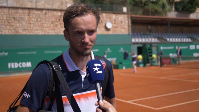 Медведев: «Видимо, я в хорошей форме. В том году выиграл один матч на грунте, здесь – уже два» смотреть онлайн
