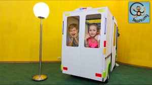 Диана и Даня строят машину - Прокачиваем Автобус Манкиту.