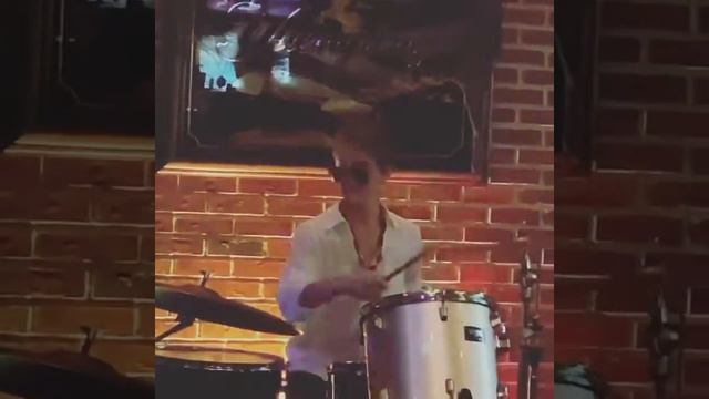 Chase Elbert (13) as Ginger Baker of Cream for Halloween Open Jam смотреть онлайн