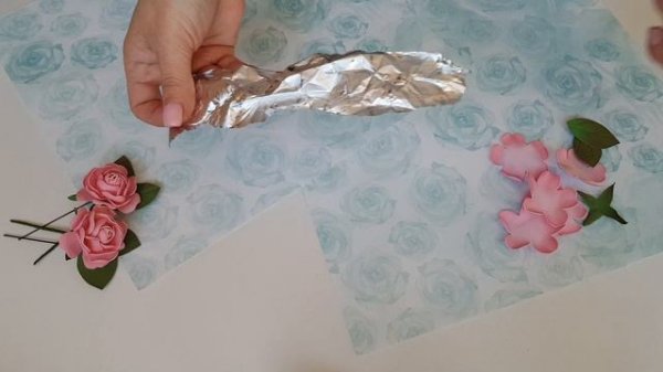 Красивые маленькие розы из фоамирана на шпильке DIY Mellas