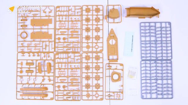 Распаковка сборной модели Советский танк Д-38 от производителя Hobby Boss.