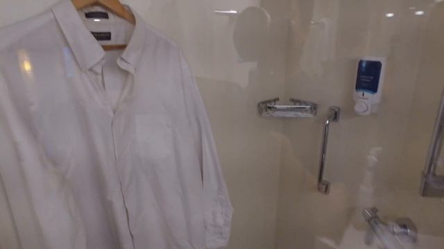Cruise Tip! How to Remove Garment Wrinkles withOUT a Steamer or Iron смотреть онлайн