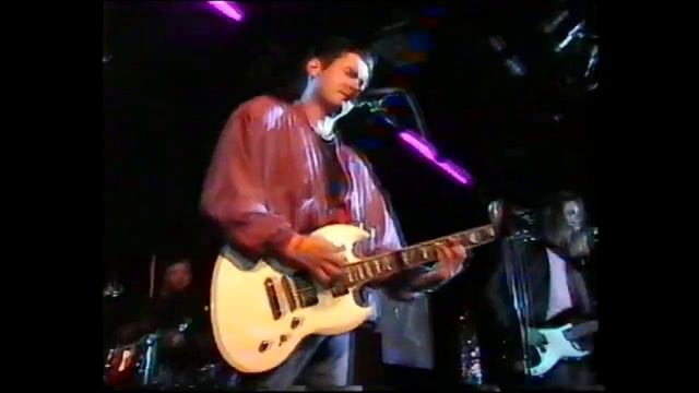 Chernikovskaya Hata - Ti ne ver slezam (live in 16 тонн 04.09.15) смотреть онлайн