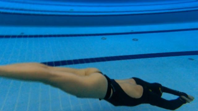 Failed diving attempt. Girl diving in the pool? смотреть онлайн