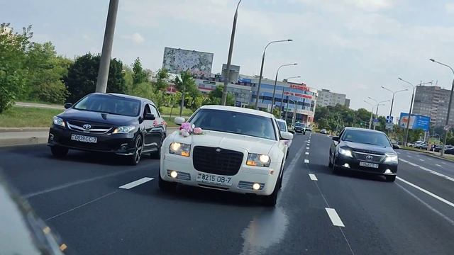 Gelinanjy turkmen talyplary minsk saherinde Turkmen students cars Bentley Chrysler camry смотреть онлайн