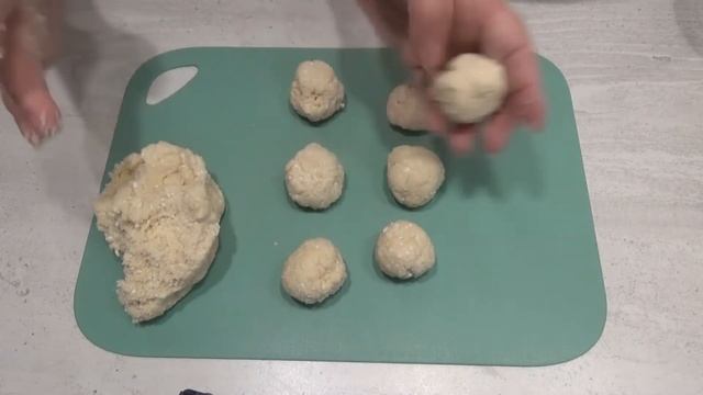 Готовлю на завтрак - из пачки творога получается полная тарелка творожных шариков к чаю смотреть онлайн