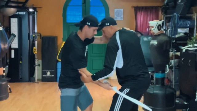 How to survive a Machete Attack: Knife Fighting Techniques for Self Defence - Part 2 смотреть онлайн