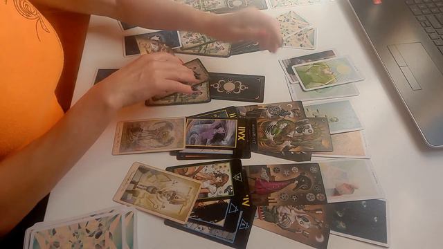 Для девочек - Прогноз по всем сферам жизни на каждый месяц до конца года. смотреть онлайн