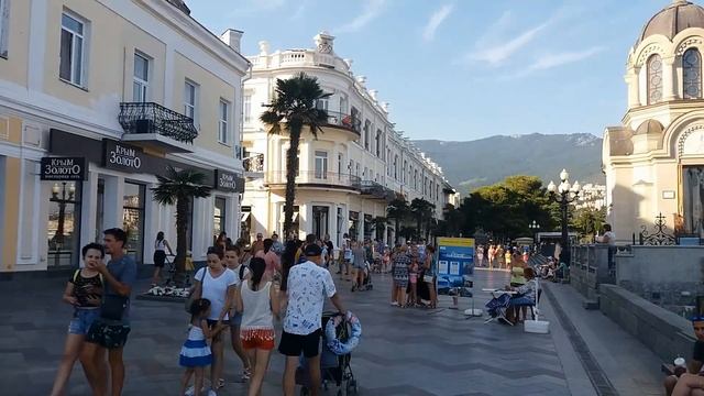 КРЫМ ГЛАЗАМИ КИЕВЛЯН набережная и пляжи Ялты смотреть онлайн