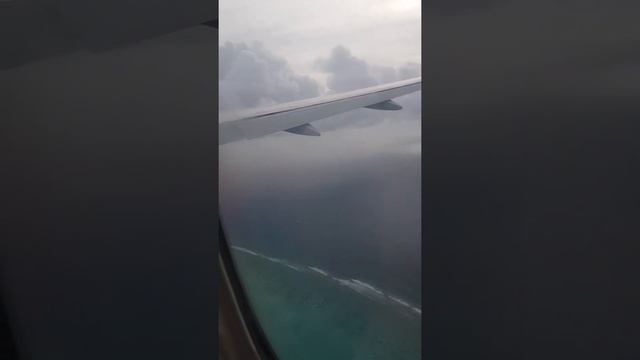 Landing on hulhule island. Male international Airport смотреть онлайн