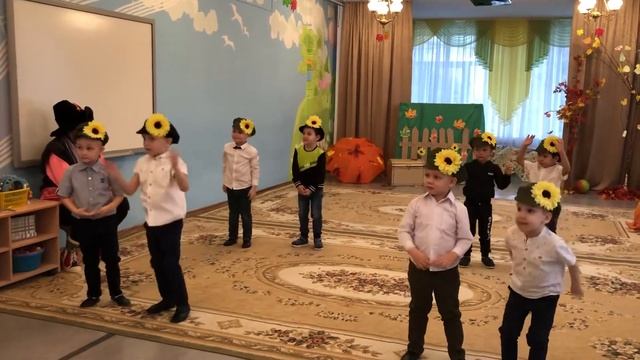 «Танец подсолнухов на осеннем утреннике» средняя группа .Музыкальный руководитель Ванчаева Ю. А. смотреть онлайн