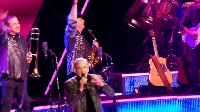 Neil Diamond - Sweet Caroline (Live 2015 World Tour in St. Paul, MN - Xcel Energy Center) смотреть онлайн