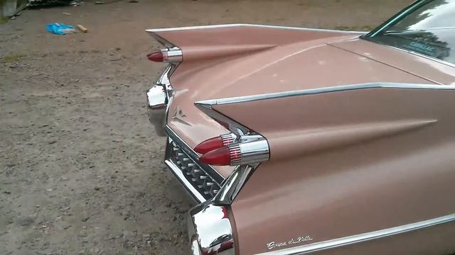 1959 Cadillac Coupe Deville (pink) engine idling in paint 49 "woodrose" смотреть онлайн