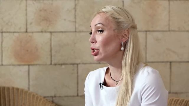 «Мочка эльфа» – почему при подтяжке лица нужно уделять особое внимание ушам? смотреть онлайн