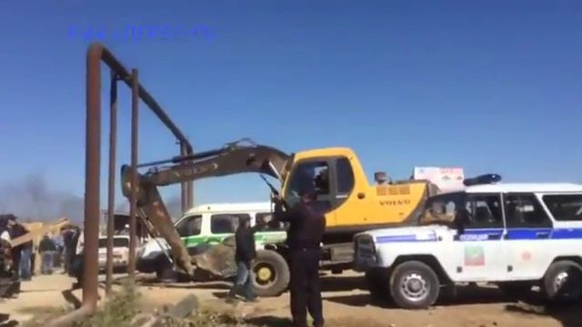 Жители пригорода Махачкалы не дали приставам снести дома смотреть онлайн