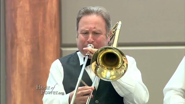 "Auld Lang Syne" - Hour of Power Dixieland Band смотреть онлайн