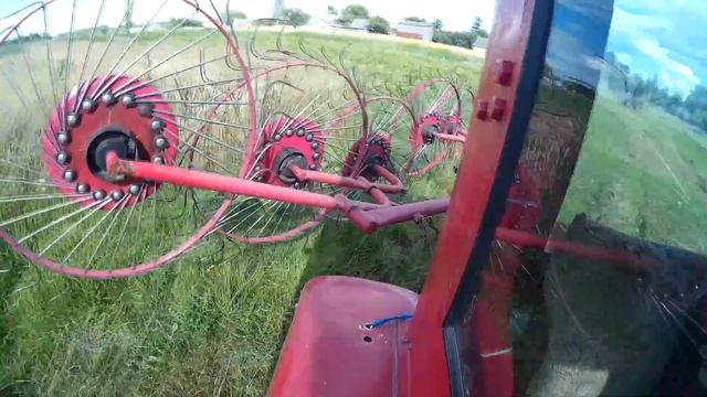 Сгребаю сено. Foton 254 [sjcam 4000] смотреть онлайн