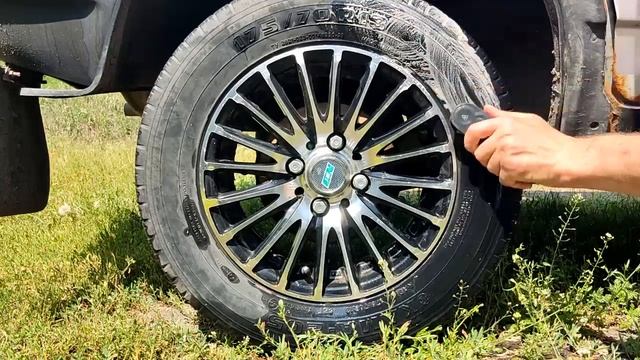 Вот ЧЕМ надо ЧЕРНИТЬ ШИНЫ (качественно, безопасно, дешево). ЧЕРНЕНИЕ РЕЗИНЫ | ПРОВЕРКА ЛАЙФХАКОВ. смотреть онлайн