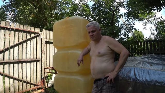 Танки в огороде. Надо их отмыть. смотреть онлайн