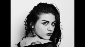 ДОЧЬ КУРТА КОБЕЙНА РАЗВЕЛАСЬ С МУЖЕМ