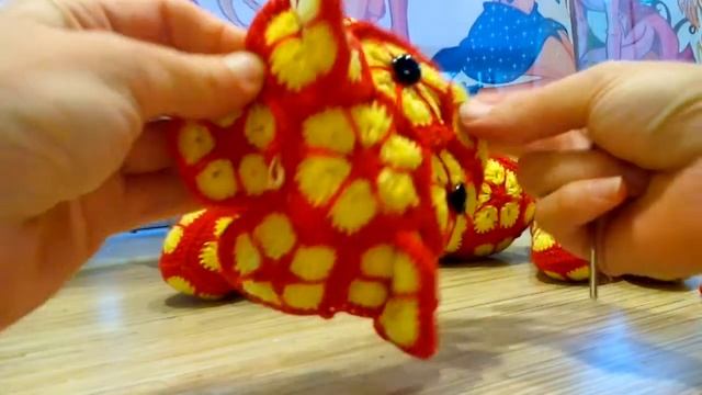 МК вяжем медведя из мотивов Африканский цветок. Урок 3. смотреть онлайн