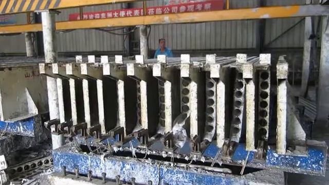 Технологическая линия для производства легковесных стеновых полых панелей Grontech QB-700 смотреть онлайн