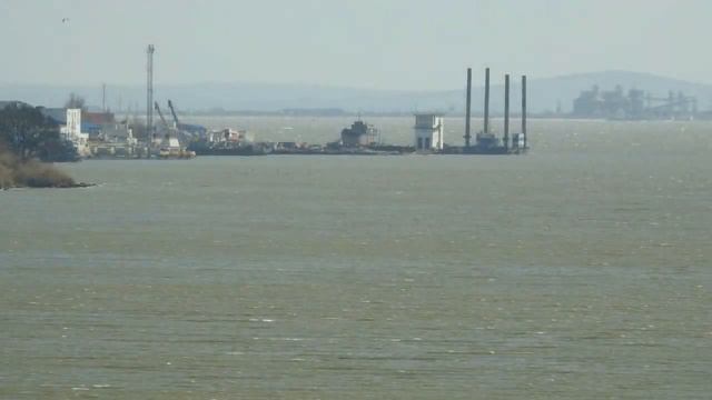 Кпаканы старые дачи. Мост 23 марта 2022. Холодно-ветряно... Кизил цветёт жёлтым цветом в Керчи. смотреть онлайн