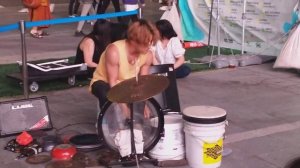 Барабан был плох,барабанщик бог.