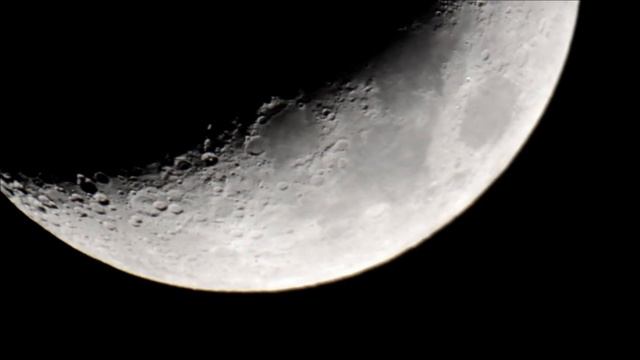 The Moon through a Skywatcher 200P смотреть онлайн