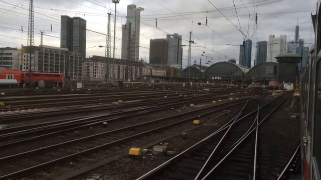 Einfahrt Inter City in Frankfurt Hbf смотреть онлайн