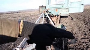 Проблемы с пахотой.  ДТ-75 1988г.в. с пластиковым плугом ПЛН-4.35 #СельхозТехника ТВ