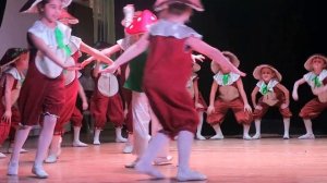 Танец «Грибочки»