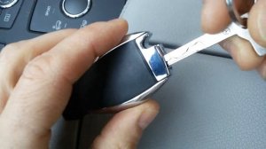 Замена батареи в ключе Mercedes Benz.  Mercedes Benz Key Battery Change Replacement.