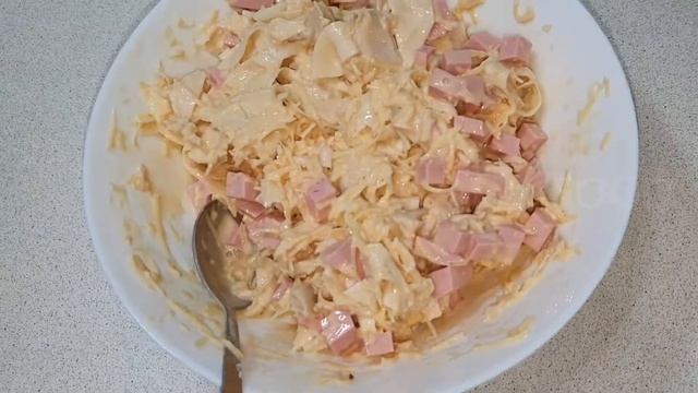 НАРЕЖЬТЕ ЛАВАШ, ТРИ КУСОЧКА КОЛБАСКИ... И ПОЛУЧИТСЯ НЕЖНЕЙШАЯ ЗАПЕКАНКА. смотреть онлайн