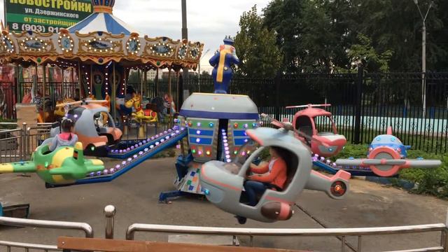 Аттракцион "Полёт" с иллюминацией смотреть онлайн