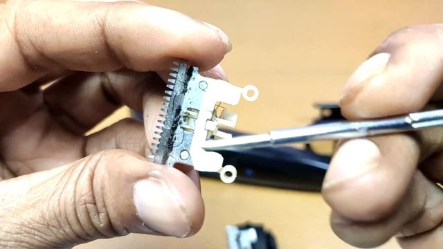 How to Repair Philips Trimmer | Trimmer Repair at Home | Philips Trimmer Blade Problem смотреть онлайн