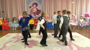 Танец мальчиков для мам в день 8 марта.
