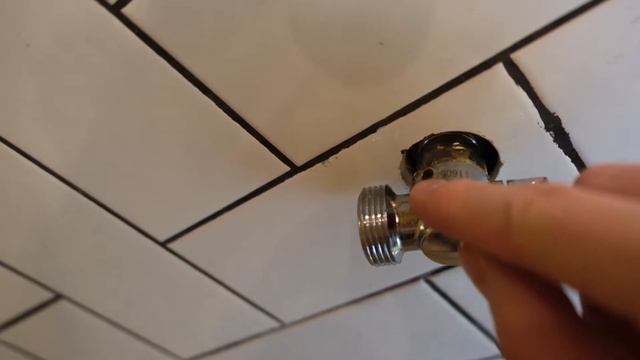 Сломался кран прямо в стене! Лайфхак для сантехника смотреть онлайн