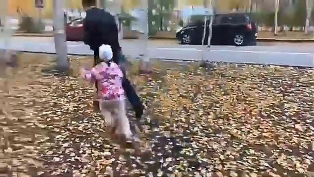 "ПАПА".(У ПАПЫ ВЫХОДНОЙ).Автор Эсмира Изумрудная. Стихотворение.(Видеофильм). смотреть онлайн