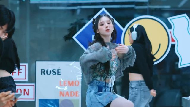 [Teaser] HeeJin 'Algorithm' (MV Ver.) смотреть онлайн