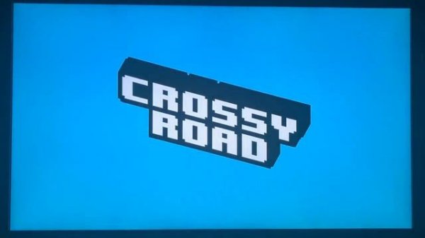 Играю в игру Crossy Road. Приключение пиксельных героев. Разные персонажи.Кросси Роад.